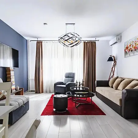 Daire 10 Seconds Away From The Main Street, Free Secured Parking *